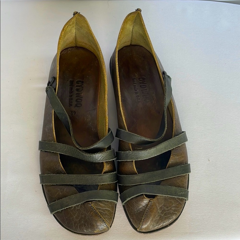Cydwok Textured Tawny with Charcoal Grey Straps Flats Size 39